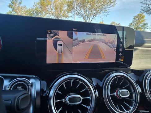 Used 2021 Mercedes-Benz GLB 250 4MATIC image 30