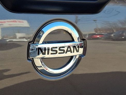 Used 2017 Nissan Titan SV image 34