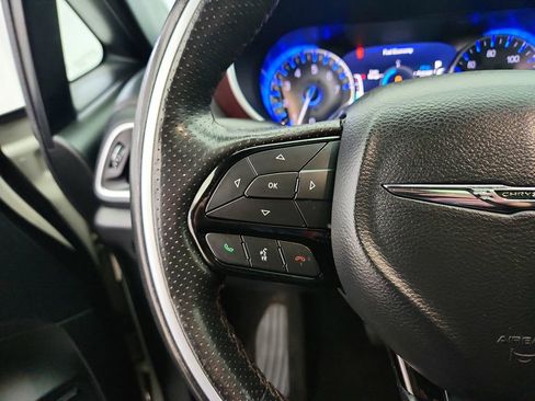 Used 2020 Chrysler Pacifica Limited FWD image 24