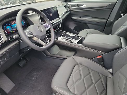 New 2026 Volkswagen Atlas Cross Sport SE image 7