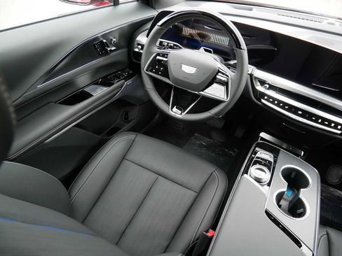 Used 2026 Cadillac Lyriq Premium Luxury w/ LPO, Floor Liner Package AWD/4WD image 7