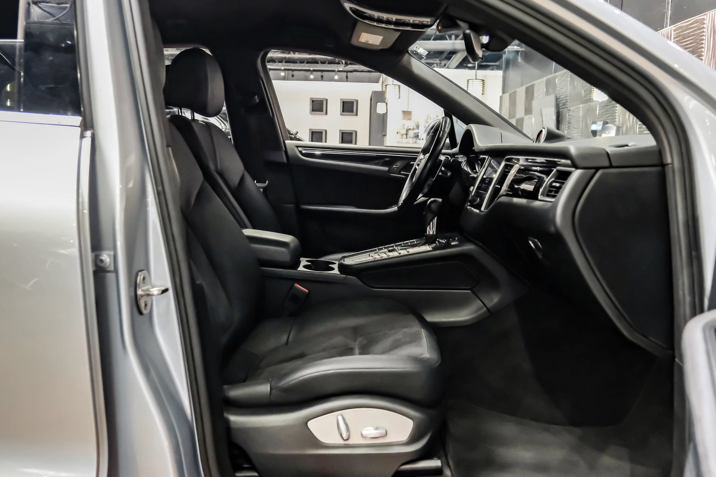 Used 2017 Porsche Macan S AWD/4WD image 33