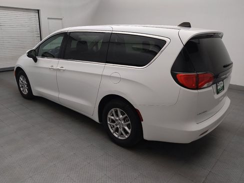 Used 2023 Chrysler Voyager LX FWD image 3
