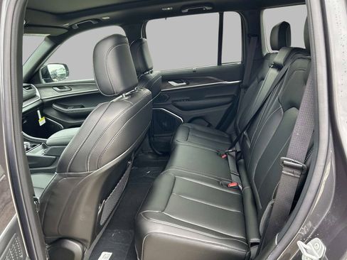 New 2025 Jeep Grand Cherokee Limited w/ Luxury Tech Group II image 5