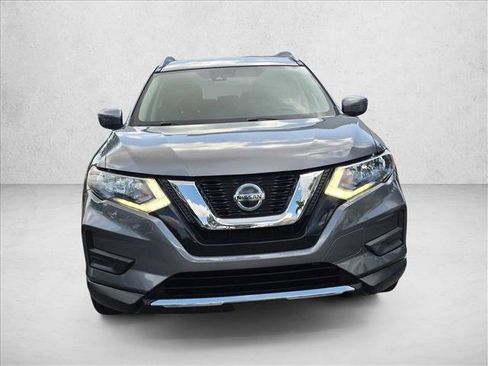Used 2020 Nissan Rogue SV FWD image 2