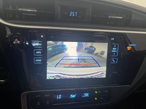 Used 2018 Toyota Corolla XLE FWD image 66