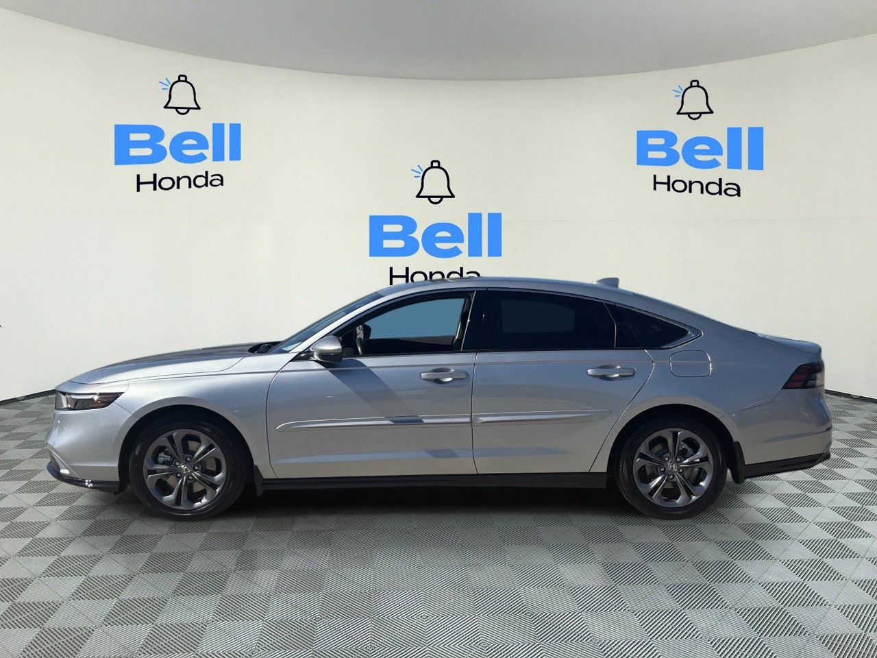 Used 2024 Honda Accord EX-L image 2