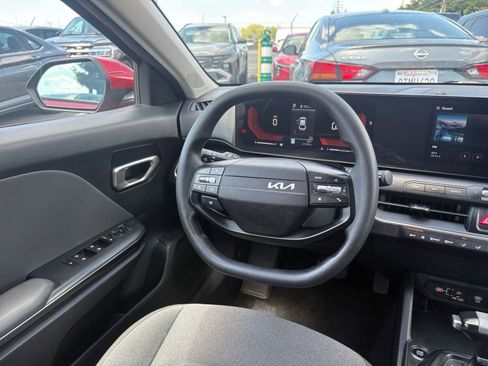Used 2025 Kia K4 LXS FWD image 34