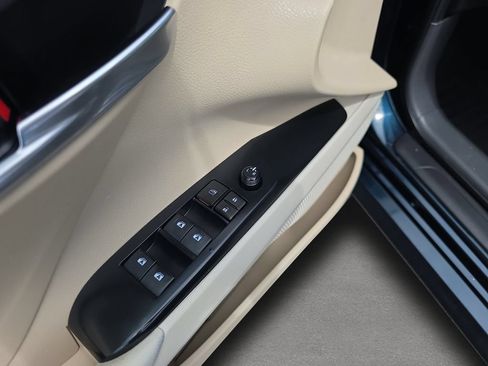Used 2018 Toyota Camry LE FWD image 18