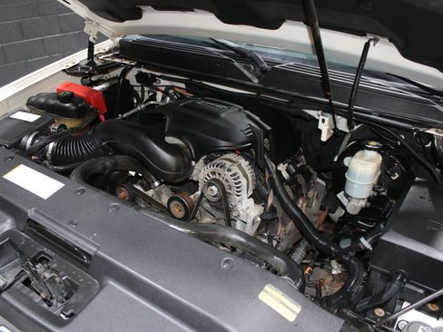 Used 2007 Cadillac Escalade EXT w/ Information Package AWD/4WD image 2