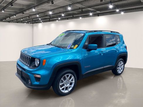 Used 2020 Jeep Renegade Latitude w/ UConnect 8.4 Nav Group AWD/4WD image 3