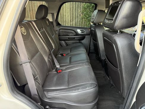 Used 2012 Cadillac Escalade Platinum image 17