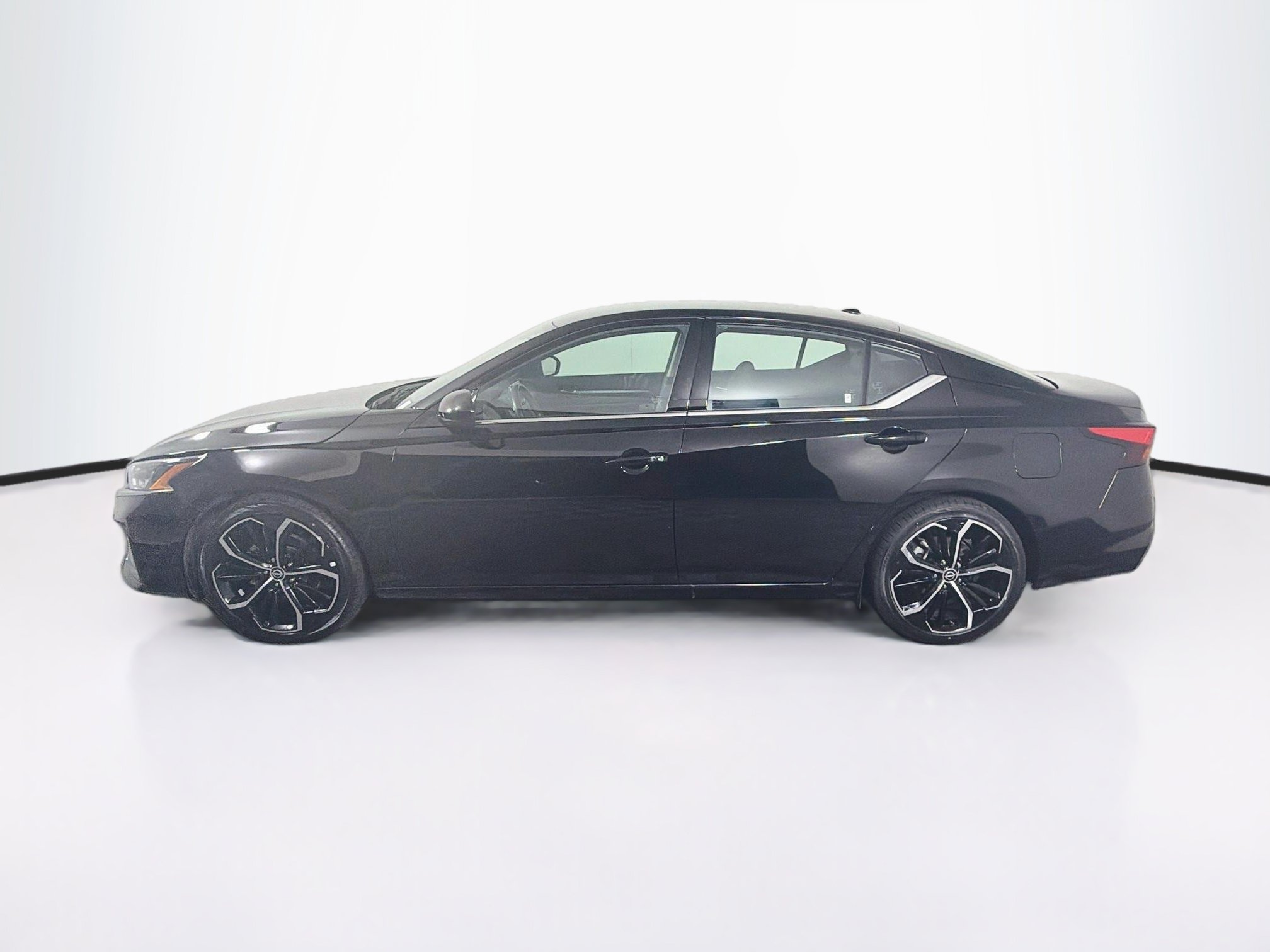 Used 2025 Nissan Altima 2.5 SR FWD image 4