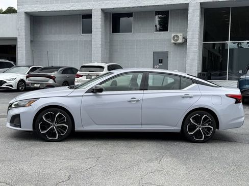 Used 2024 Nissan Altima 2.5 SR FWD image 2