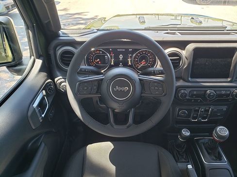 Used 2023 Jeep Gladiator Sport AWD/4WD image 14