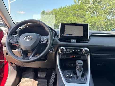 Used 2025 Toyota RAV4 XLE AWD/4WD image 23