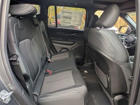 New 2025 Jeep Grand Cherokee Laredo X image 29