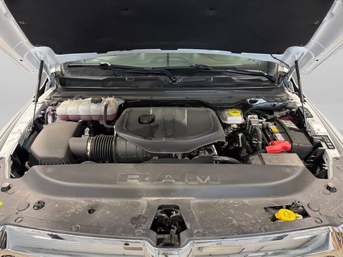 Used 2026 RAM 1500 Laramie AWD/4WD image 11
