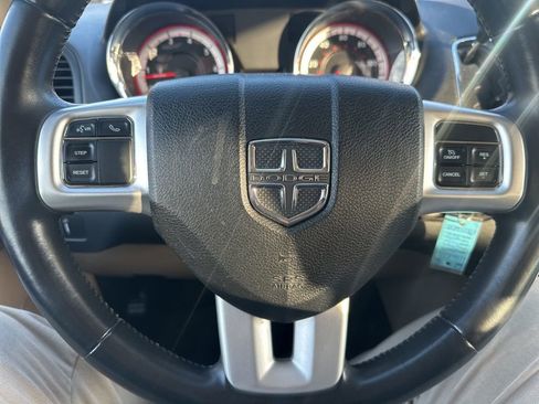 Used 2014 Dodge Grand Caravan SXT w/ UConnect Hands-Free Group image 24