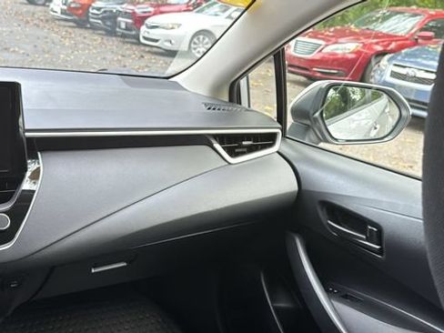 Used 2024 Toyota Corolla LE w/ LE Convenience Package FWD image 23