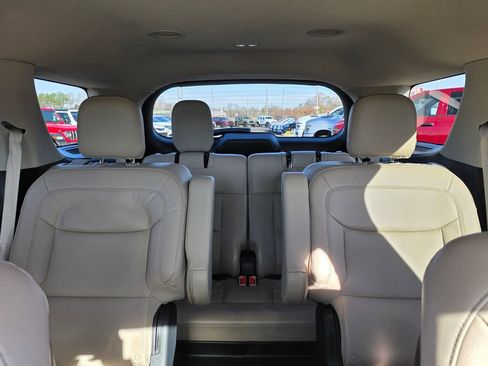 Used 2020 Ford Explorer XLT w/ Equipment Group 202A image 28