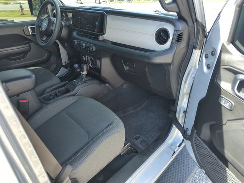 Used 2024 Jeep Wrangler Unlimited Sport AWD/4WD image 32