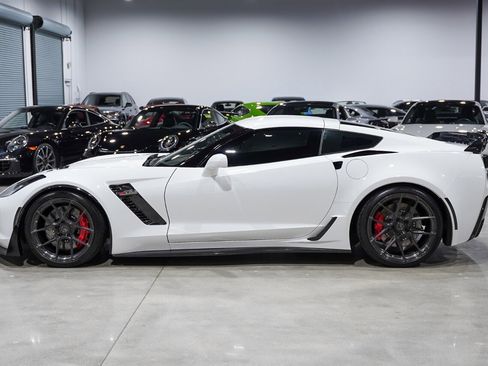 Used 2016 Chevrolet Corvette Z06 w/ 3LZ Preferred Equipment Group image 3