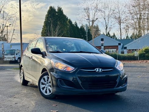 Used 2016 Hyundai Accent SE image 2
