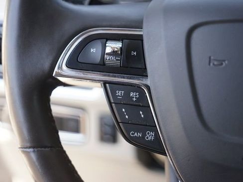 Used 2019 Lincoln Navigator Reserve AWD/4WD image 25