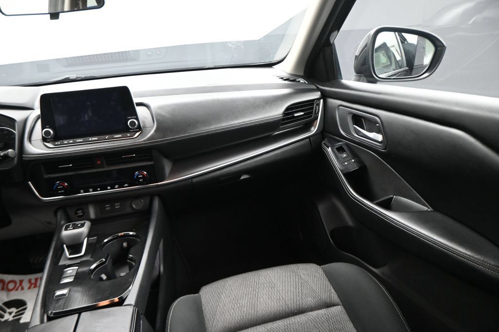 Used 2024 Nissan Rogue SV FWD image 14
