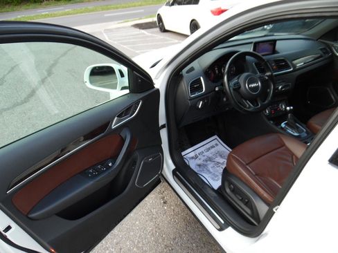 Used 2015 Audi Q3 2.0T Prestige w/ Prestige Package image 9