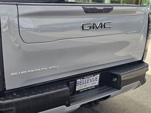 Used 2025 GMC Sierra EV Denali AWD/4WD image 15