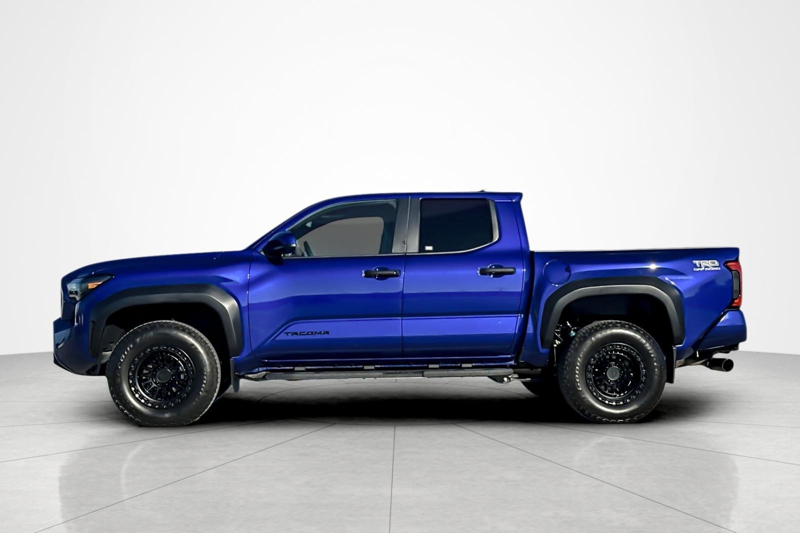 Certified 2025 Toyota Tacoma TRD Off-Road AWD/4WD image 2