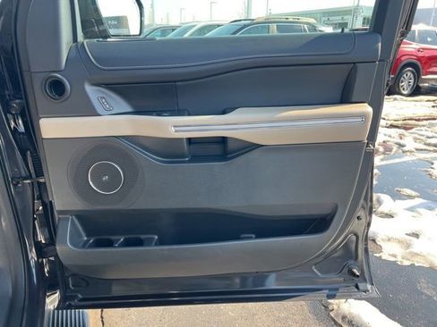 Used 2024 Ford Expedition Limited image 35