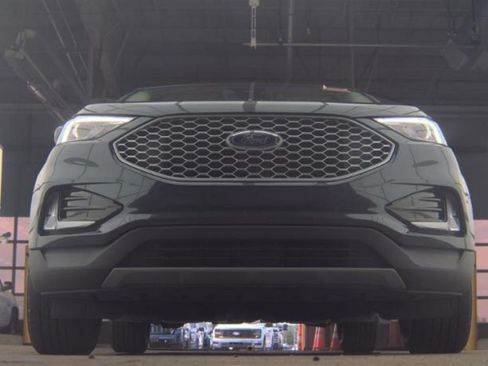 Used 2024 Ford Edge SEL w/ Convenience Package AWD/4WD image 3