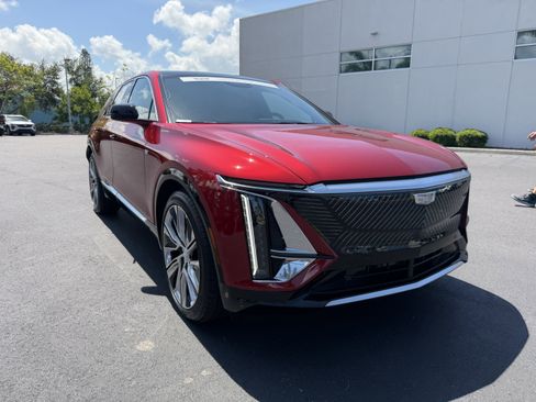 Certified 2025 Cadillac Lyriq Luxury w/ Nappa Leather Package RWD image 1
