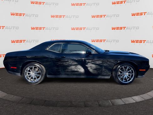 Used 2015 Dodge Challenger SXT w/ Driver Convenience Group image 6