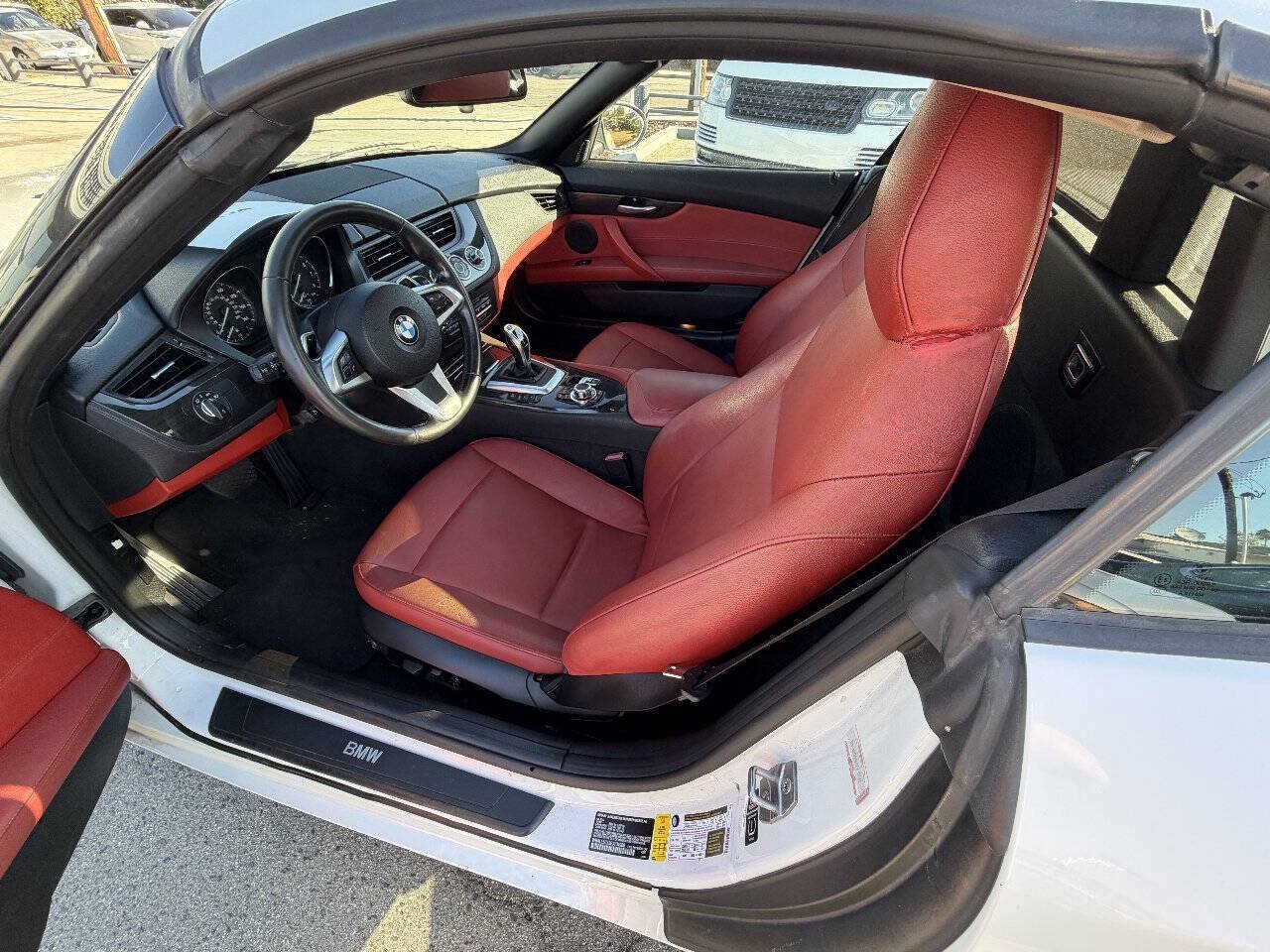 Used 2014 BMW Z4 sDrive28i w/ Technology Package RWD image 14