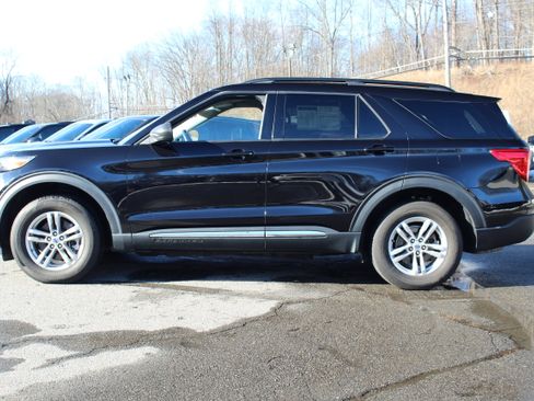 Used 2022 Ford Explorer XLT w/ Equipment Group 202A image 4