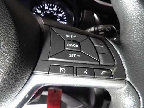 Used 2020 Nissan Rogue Sport S image 15