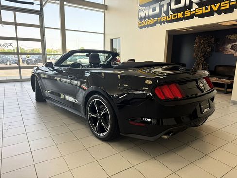 Used 2017 Ford Mustang GT Premium image 3