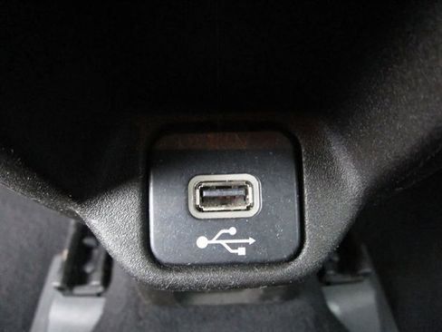 Used 2021 Jeep Renegade Latitude image 23