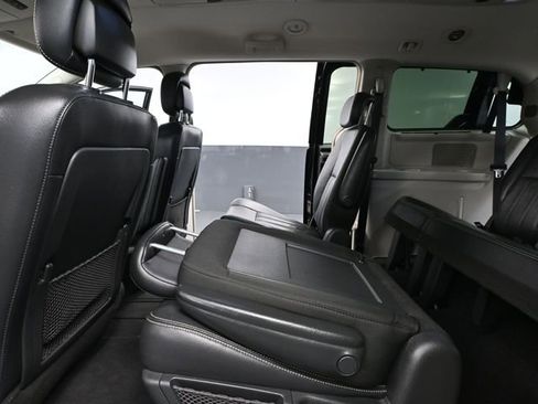 Used 2010 Chrysler Town & Country Touring Plus image 32