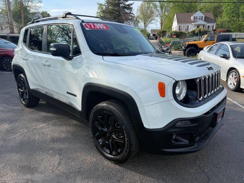 Used 2017 Jeep Renegade Altitude AWD/4WD image 3