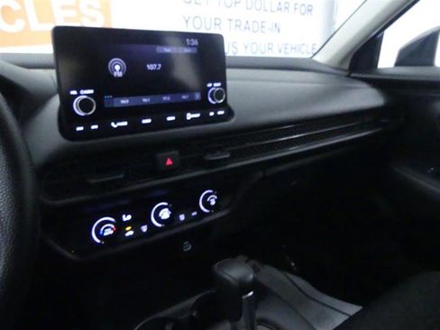 Used 2023 Honda HR-V LX image 10