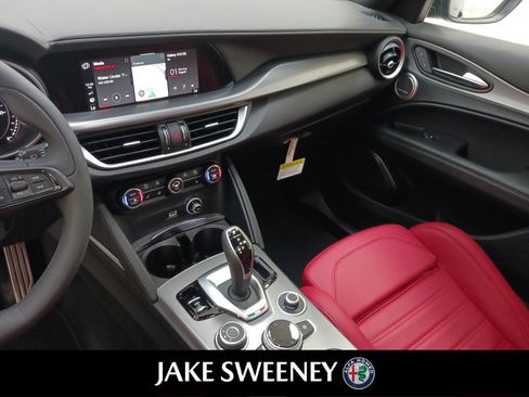 New 2022 Alfa Romeo Stelvio Veloce image 25