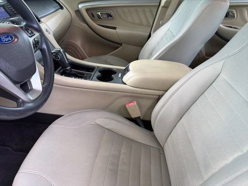 Used 2015 Ford Taurus SE FWD image 3