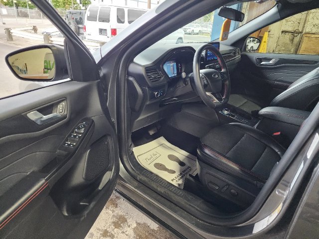 Used 2025 Ford Escape ST-Line AWD/4WD image 3
