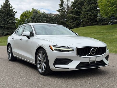 Used 2020 Volvo S60 T5 Momentum FWD image 1