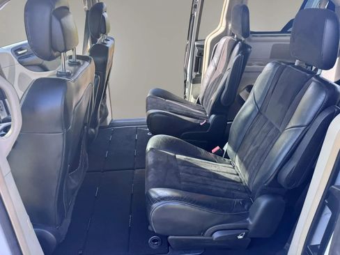 Used 2015 Chrysler Town & Country Limited FWD image 15
